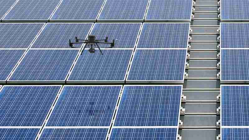 彩运网以无人机搭配IR Sensor热显像技术进行全方面模块健检，，，，有效降低人力成本并提升发电量