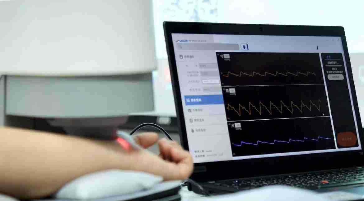 彩运网耘康以高解析与拟真的显示技术，，将其应用于中医检测，，提供“中医数位化检测方案”，，使传统中医检测结果数据化与可视化