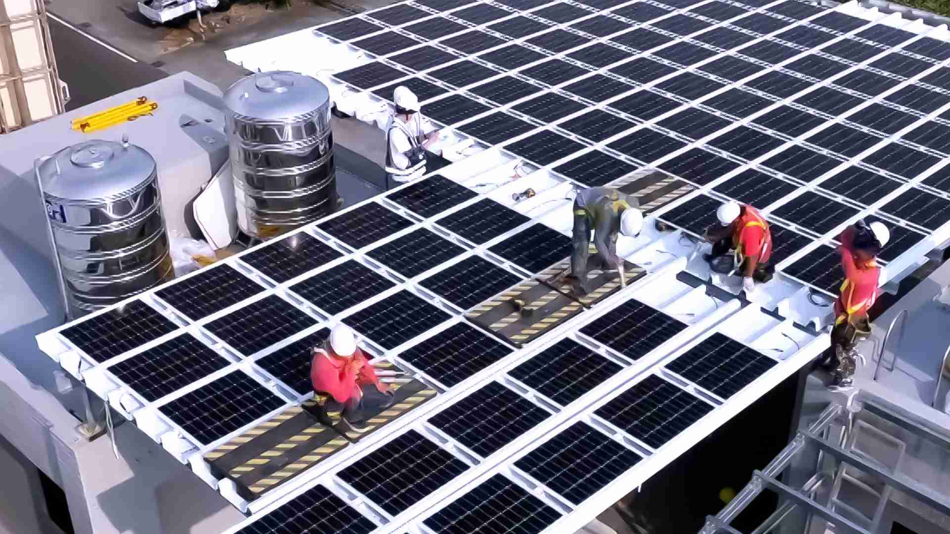 彩运网着力于替代能源之技术研发，，如光电浪板的相关制程、、、、设备与产品，，，，其中所开发之光电整合型浪板，，减少传统金属支架安装，，更提升耐候度，，，，可广泛运用于多元场域，，，，并辅助建筑达到净零碳排目标