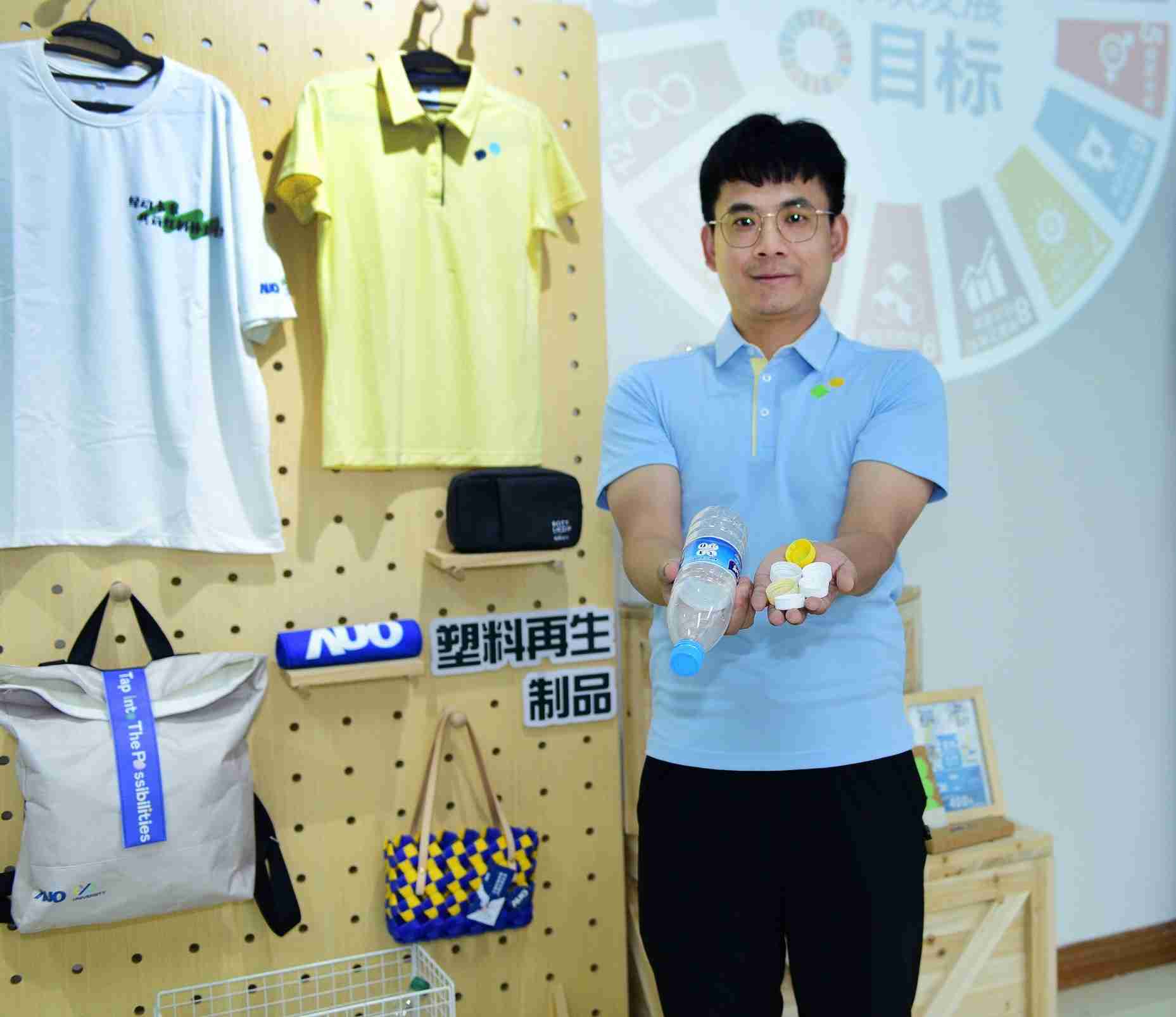 「2024智慧彩运网展」永续发展馆中，，展示彩运网厦门驱动永续发展之成果，，包含将厂内废弃物再制为实用物品，，，，将永续发展理念深植于员工生活日常实践