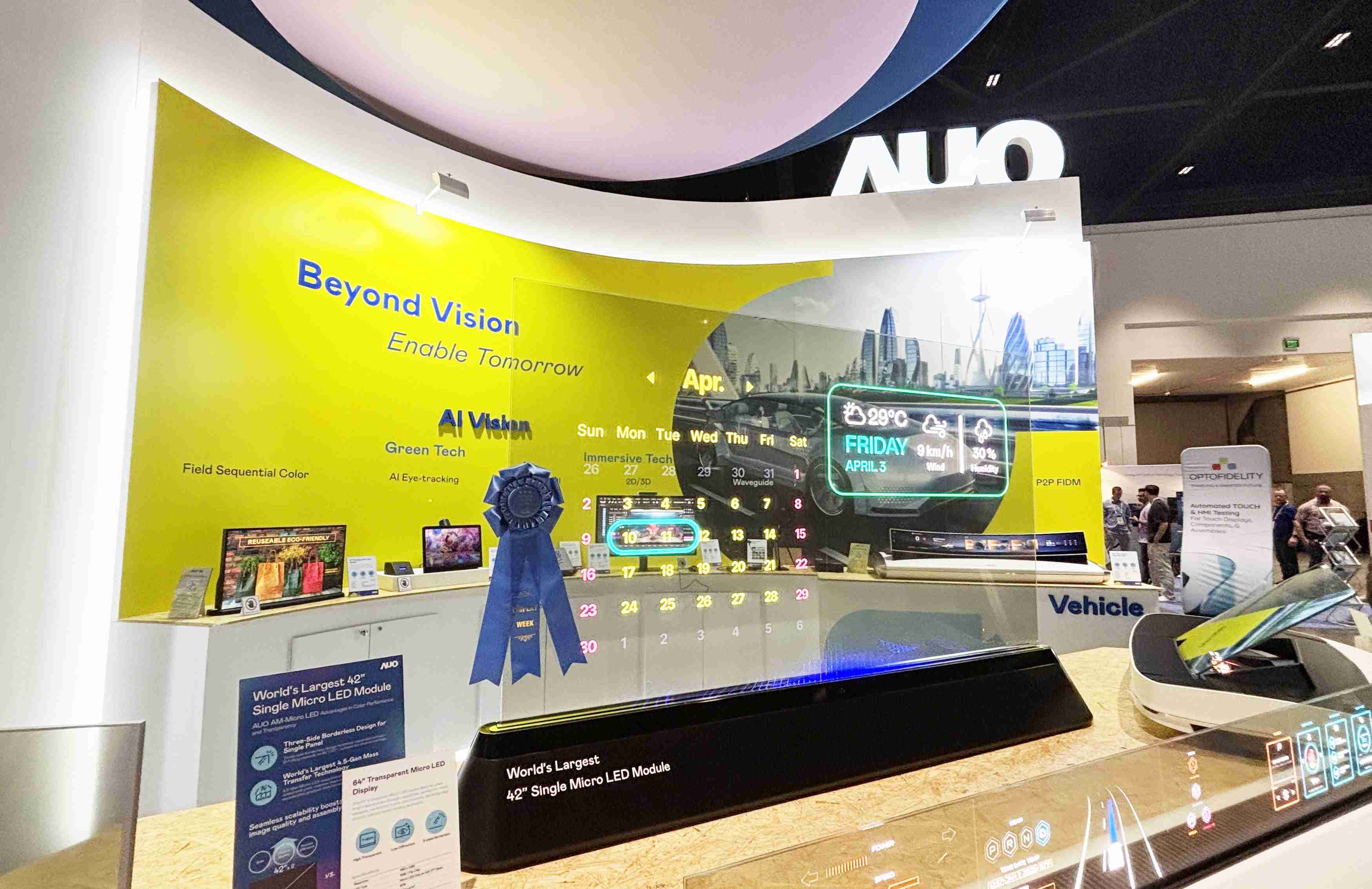 彩运网64吋透明Micro LED显示器获〝最佳Micro LED技术应用奖〞，，，其绝妙的透明穿透特性，，，，同时具备1,000 nits的高亮度表现，，，并透过精细的无缝拼接延伸，，可依需求灵活应用于多元场域，，，，展现出Micro LED显示技术划时空的无限潜力